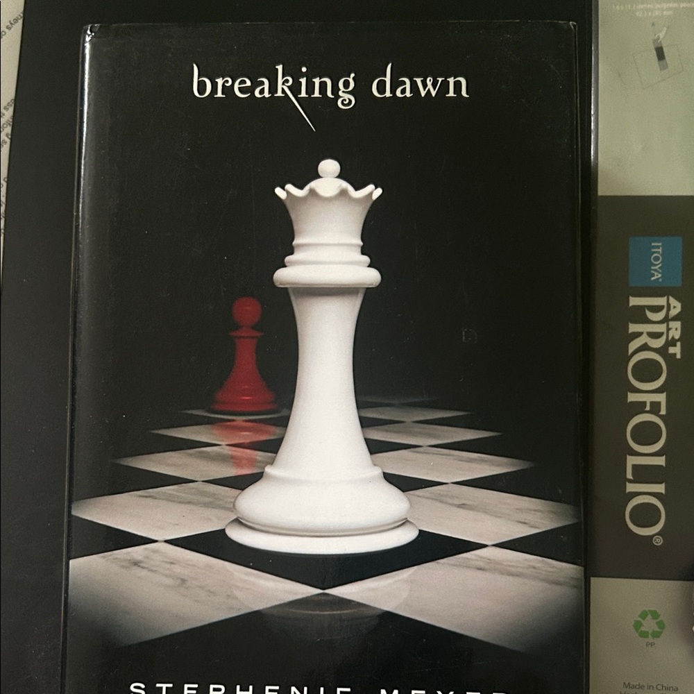 Excellent condition Breaking Dawn Hardcover Book